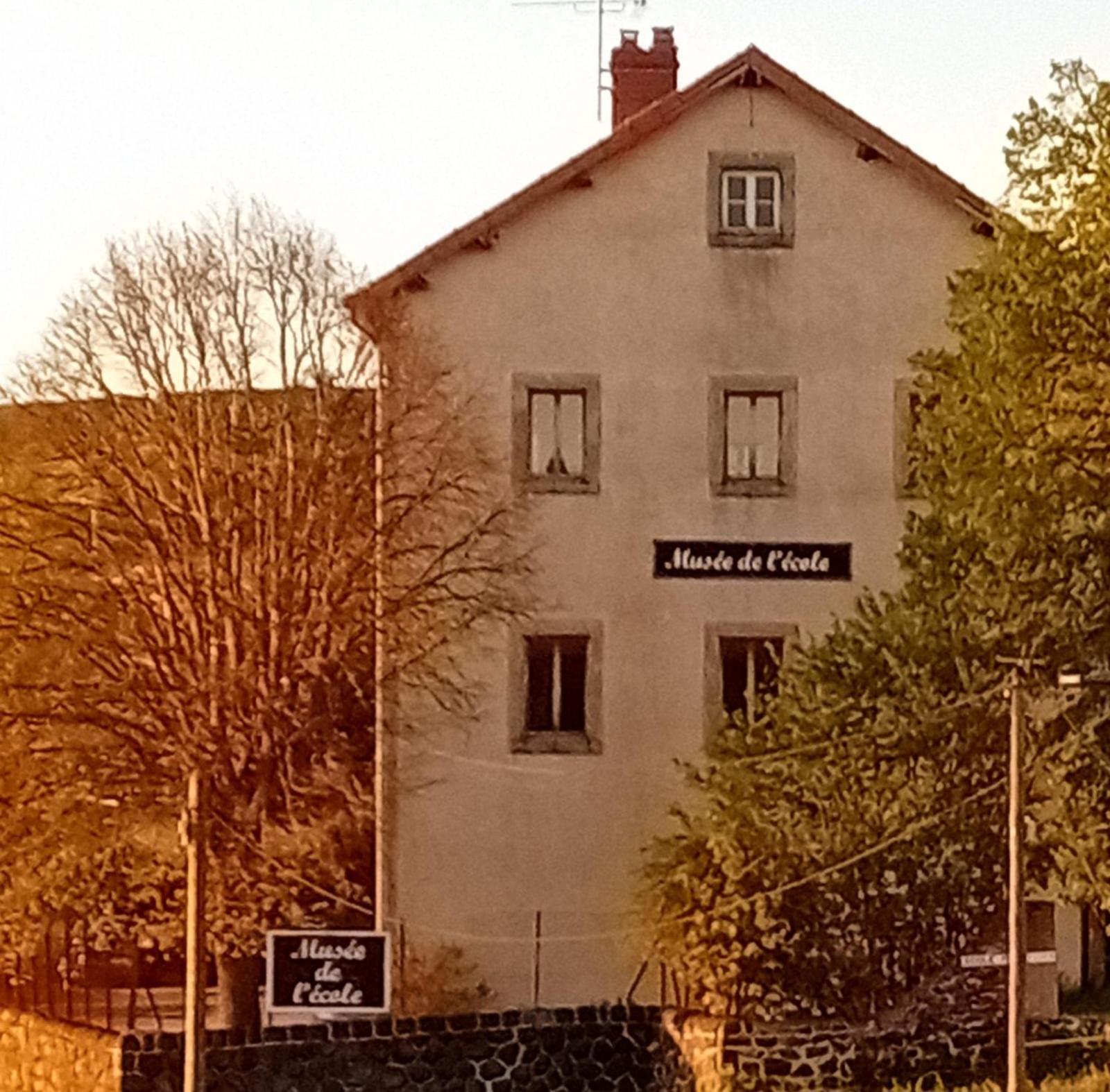 Gite Et Chambres D'Hotes Du Musee Ecole Le Monastier sur Gazeille Dış mekan fotoğraf